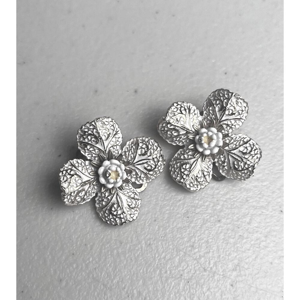 Vintage ART Clip On Earrings White Gold Tone Flower Pepper Floral Costume Mod